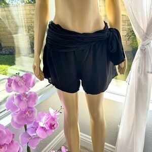EUC Free People Black Women’s Shorts Size 8 Side Tie Crepe Design